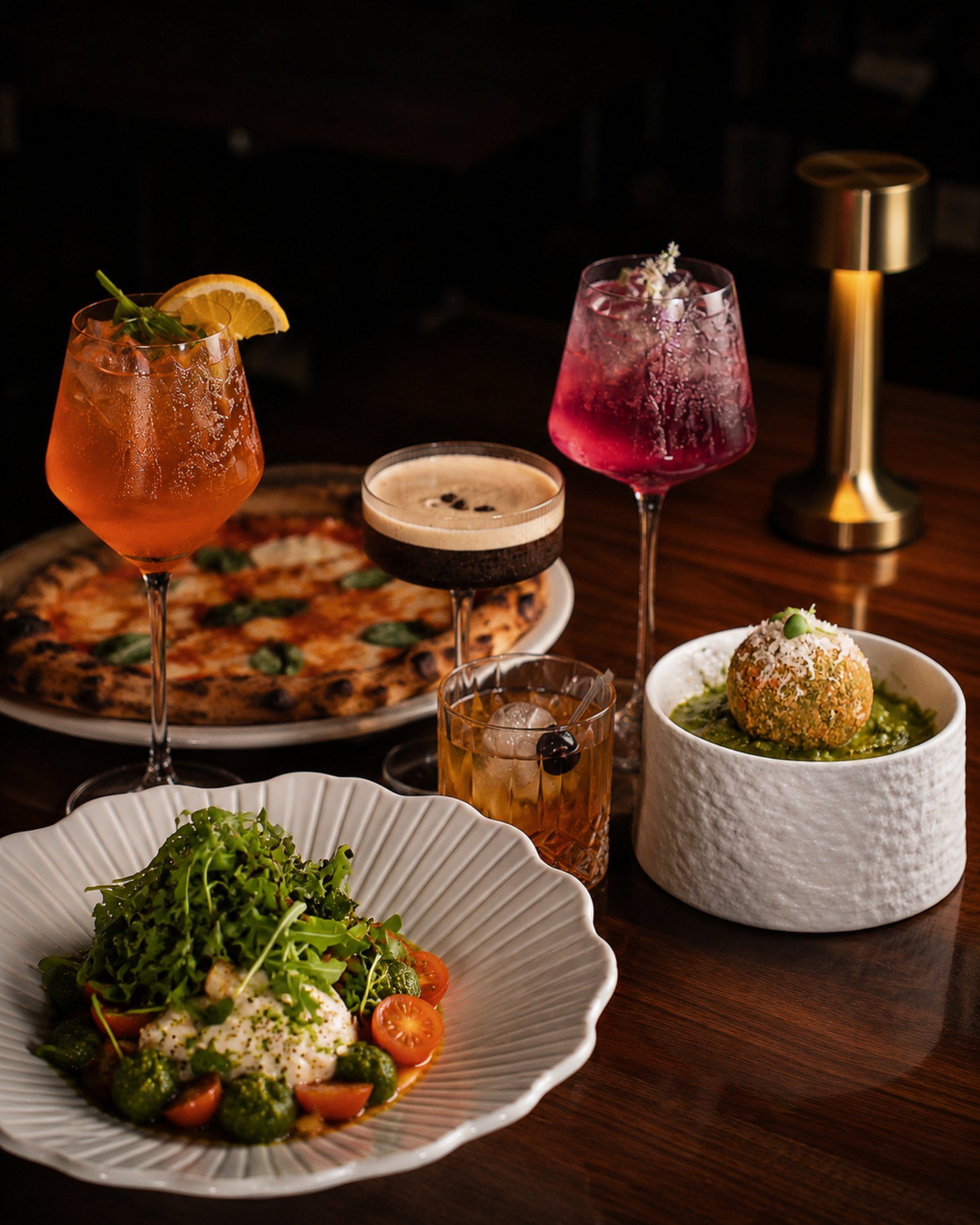 Cocktails, pizza and burrata on the bar